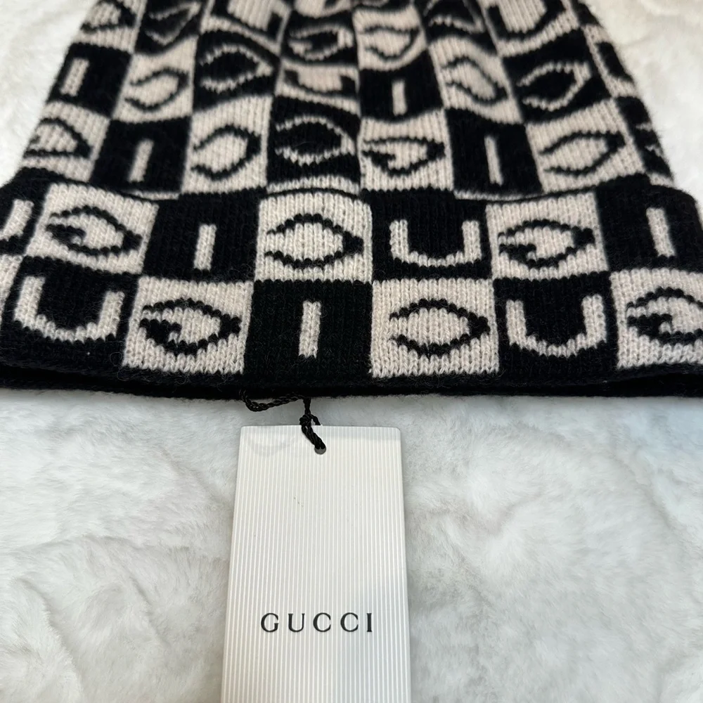 Gucci Chic Black and Cream Knit Beanie - Picture 3 of 9